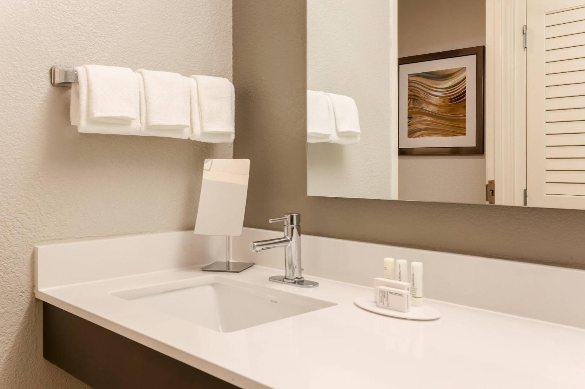 Courtyard By Marriott Monroe Airport Hotel Buitenkant foto