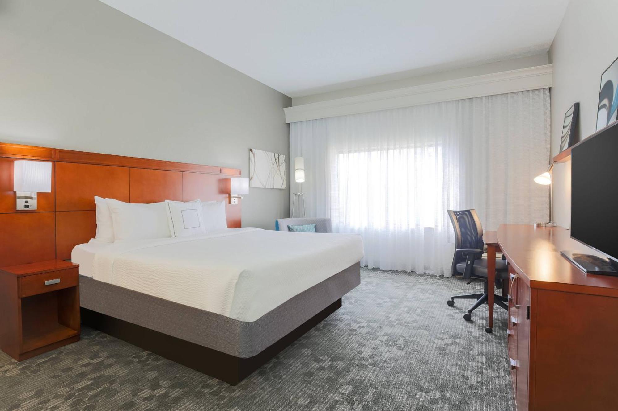 Courtyard By Marriott Monroe Airport Hotel Buitenkant foto