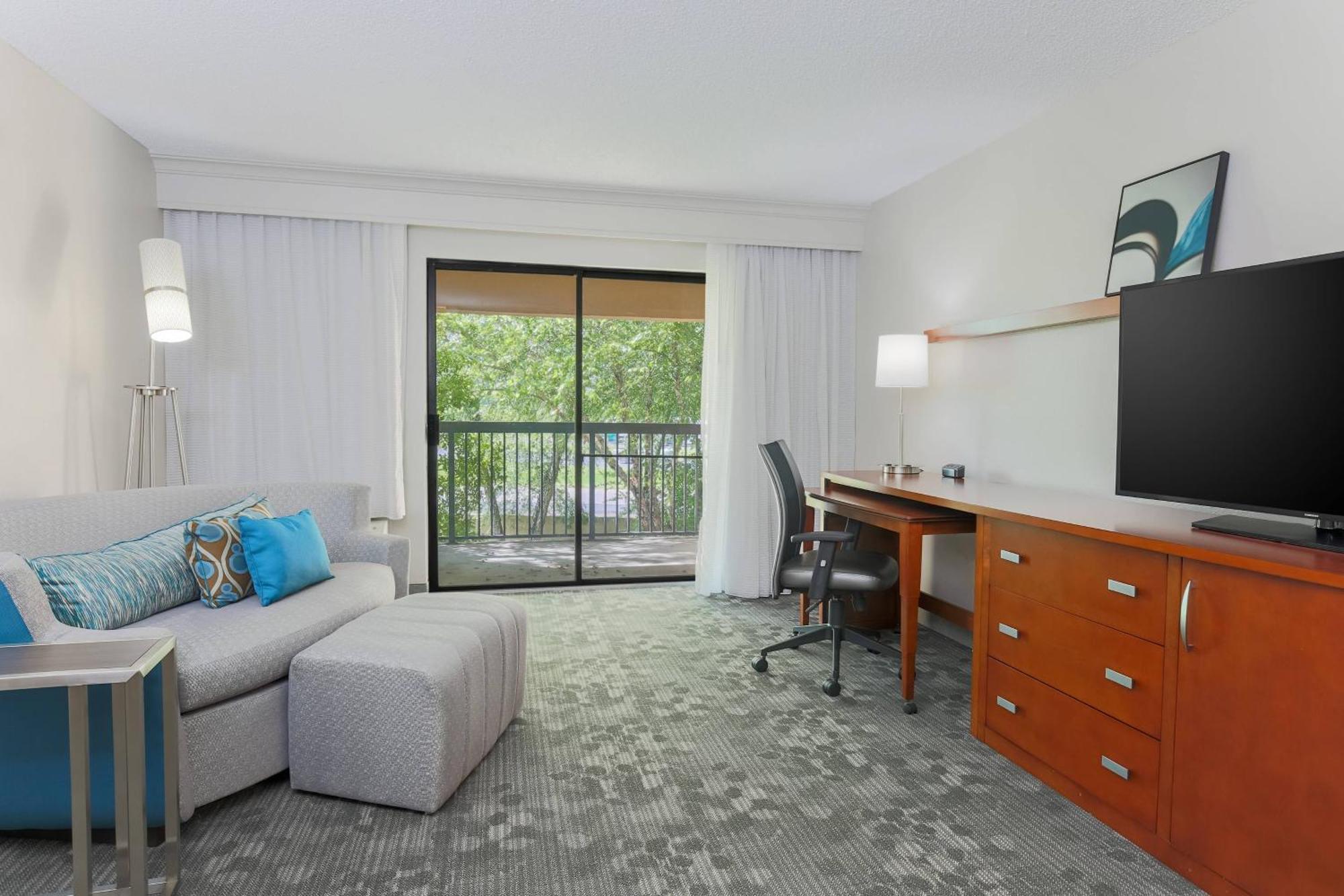 Courtyard By Marriott Monroe Airport Hotel Buitenkant foto