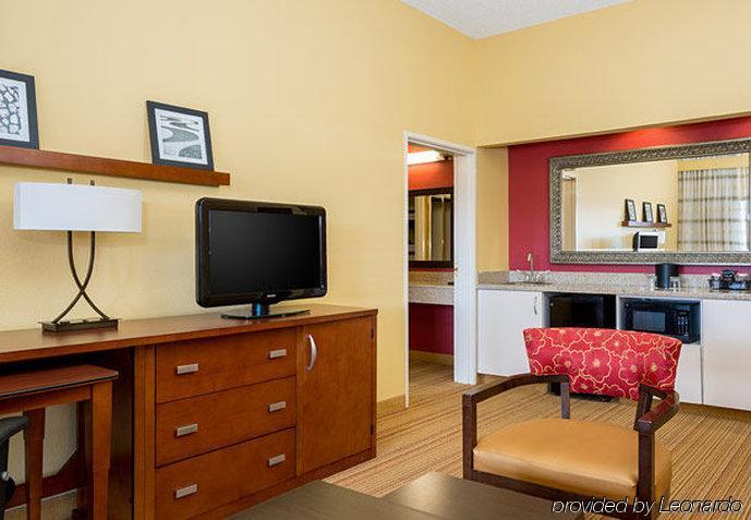 Courtyard By Marriott Monroe Airport Hotel Buitenkant foto