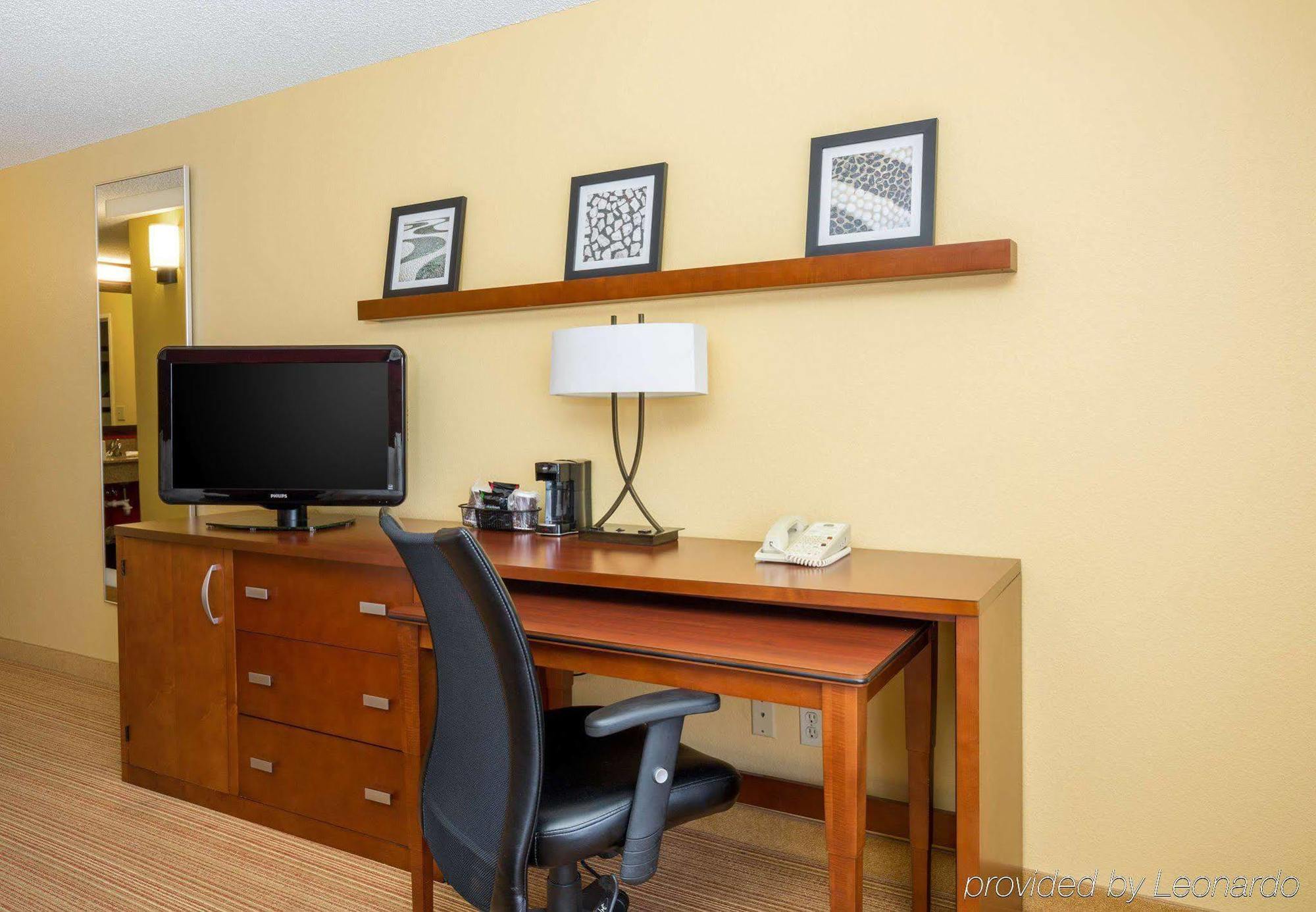 Courtyard By Marriott Monroe Airport Hotel Buitenkant foto
